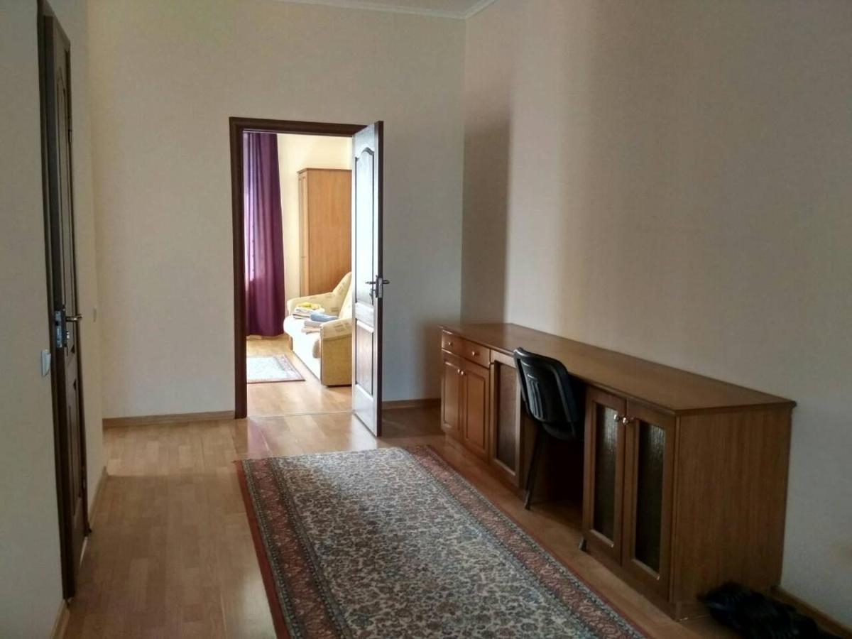 Apartments Domovik Просторная Квартира С Видом На Горы Mukatschewo Exterior foto